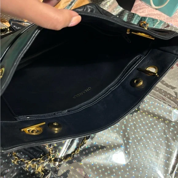 Vintage Chanel Black Leather tote - Picture 13 of 16